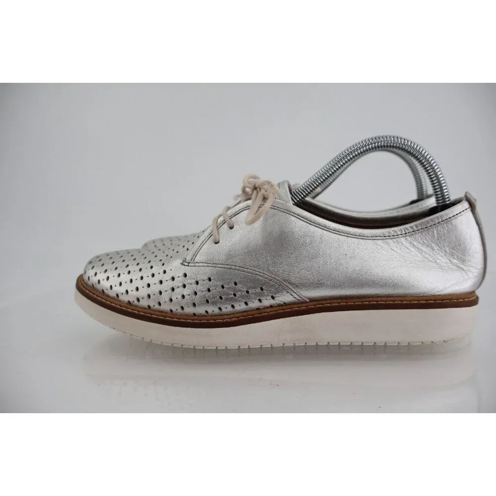 Clarks Womens Un Voltra Sneaker Size 9.5 Silver Leather Lace Up Oxford Walk Shoe